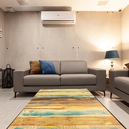 Charming,Comfortable And Centrally Located Group Accomodation Gzira Bagian luar foto