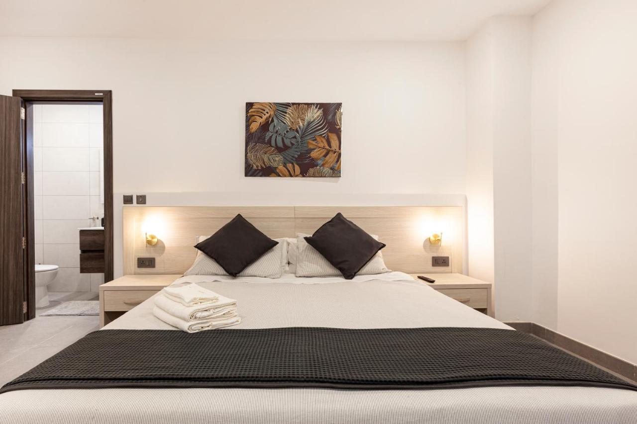 Charming,Comfortable And Centrally Located Group Accomodation Gzira Bagian luar foto