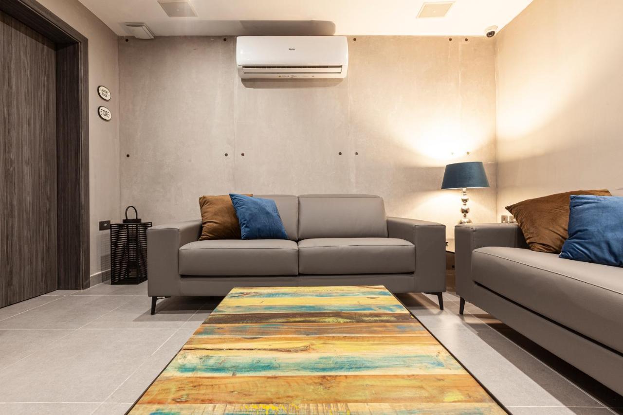 Charming,Comfortable And Centrally Located Group Accomodation Gzira Bagian luar foto