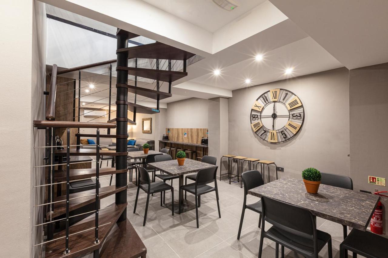 Charming,Comfortable And Centrally Located Group Accomodation Gzira Bagian luar foto