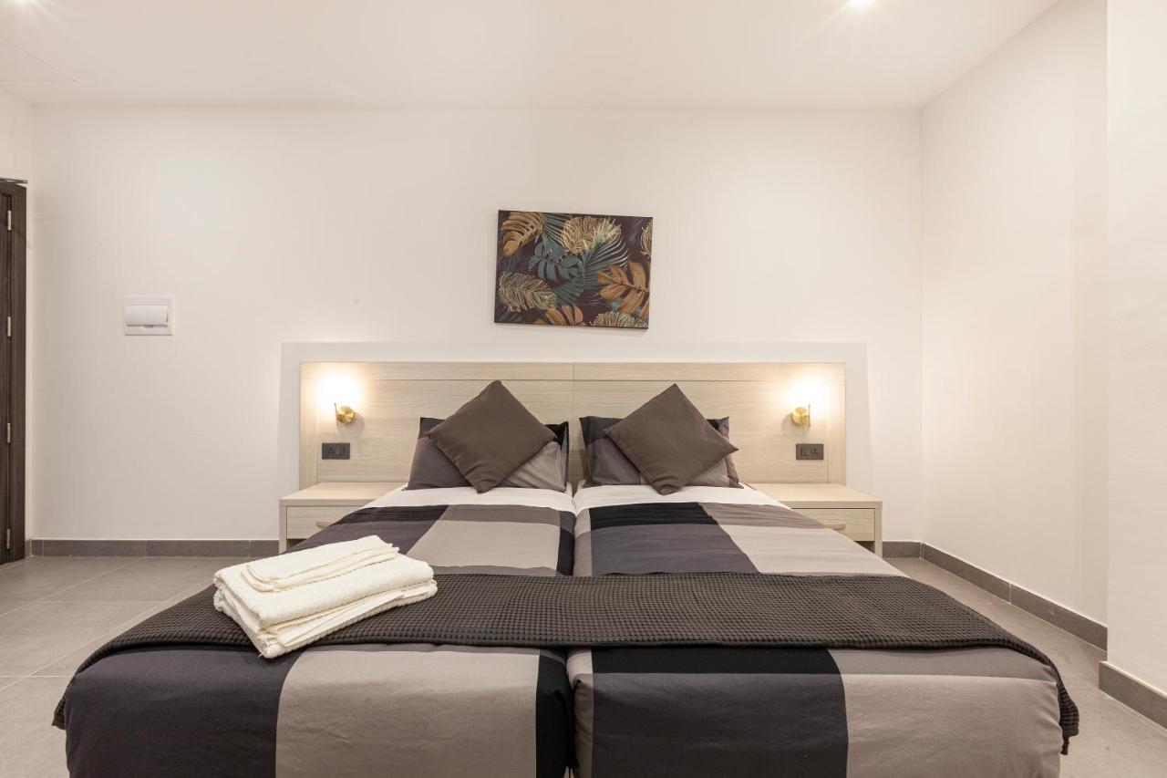 Charming,Comfortable And Centrally Located Group Accomodation Gzira Bagian luar foto