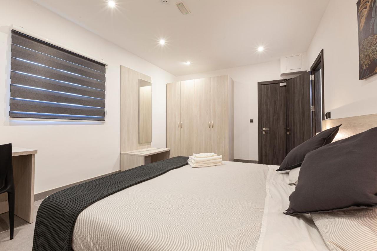Charming,Comfortable And Centrally Located Group Accomodation Gzira Bagian luar foto