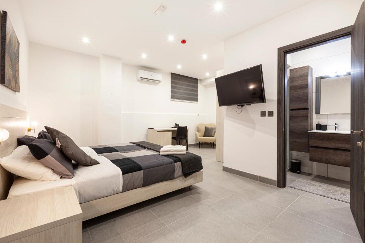 Charming,Comfortable And Centrally Located Group Accomodation Gzira Bagian luar foto